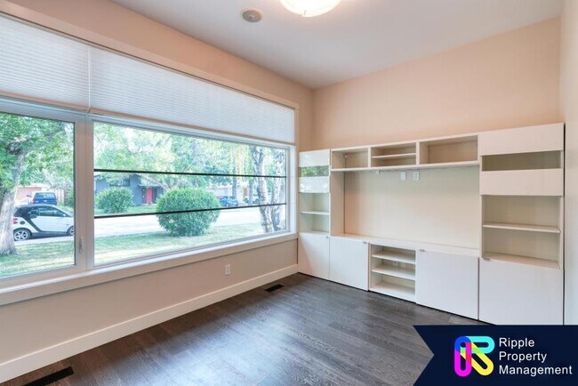 Building Photo - 3.0 bedroom in Calgary Alberta T2K 1Y6