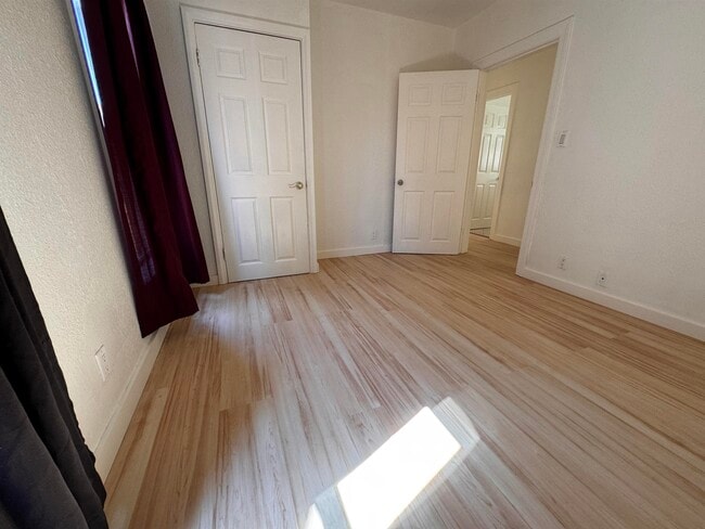 Building Photo - 1527 77th Ave