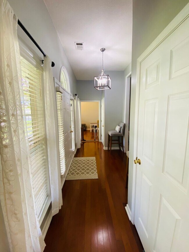 Building Photo - Charming 4 bed/3 bath in Walkers Grove! (P...