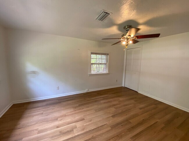 Foto del edificio - Comfortable 3BR Home Minutes from UF and Midtown