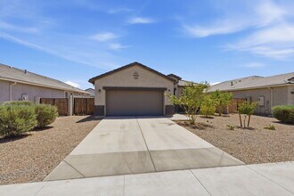 Building Photo - 1575 E Fletcher Dr