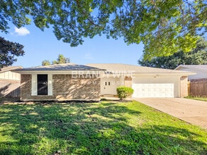 Building Photo - 1801 Briar Run