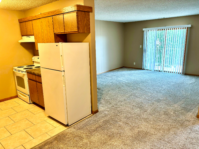 Building Photo - 5120 Emerald Dr
