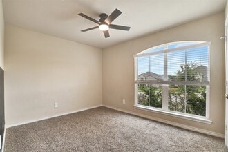 Building Photo - 1006 Fannin St