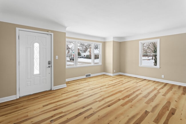 Building Photo - 2128 Windemere Ave