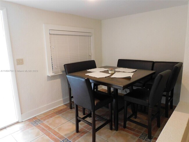 Foto del edificio - 2754 NW 26th St