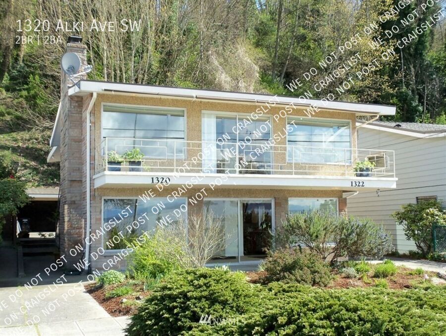 Primary Photo - Alki Beach house 2bed 1.75Bath - 1400Sqft!