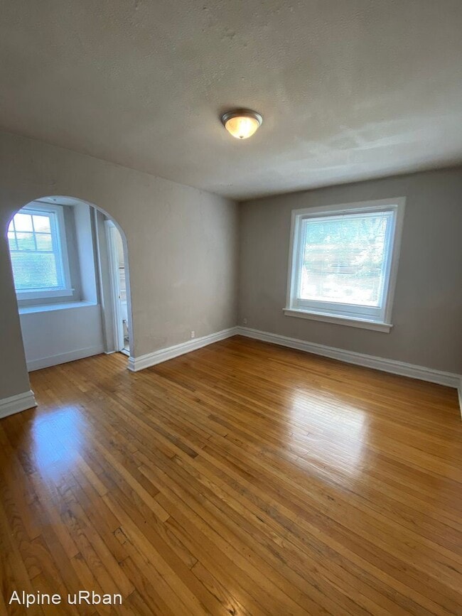 Building Photo - 1 br, 1 bath Apartment - 5345-49 Cabanne A...