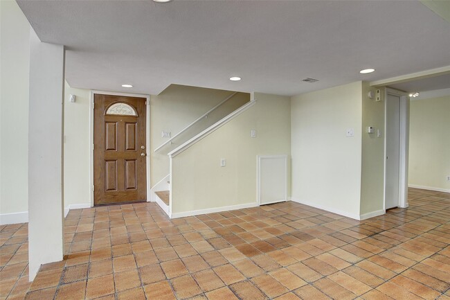 Building Photo - 5918 San Felipe St
