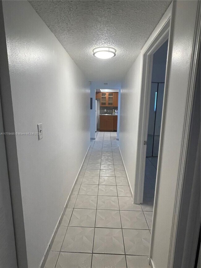 Foto del edificio - 2744 W 60th St