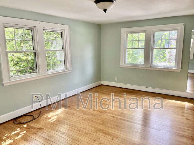 Foto del edificio - 1151 Hillcrest Rd