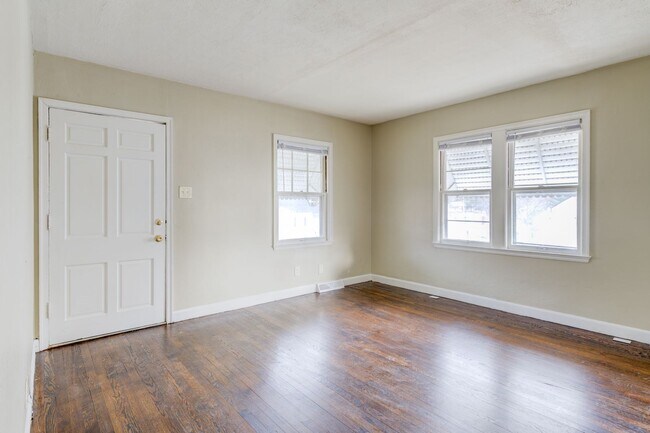 Foto del edificio - Cute 2 bedroom single family house in Bel-nor with attached garage.