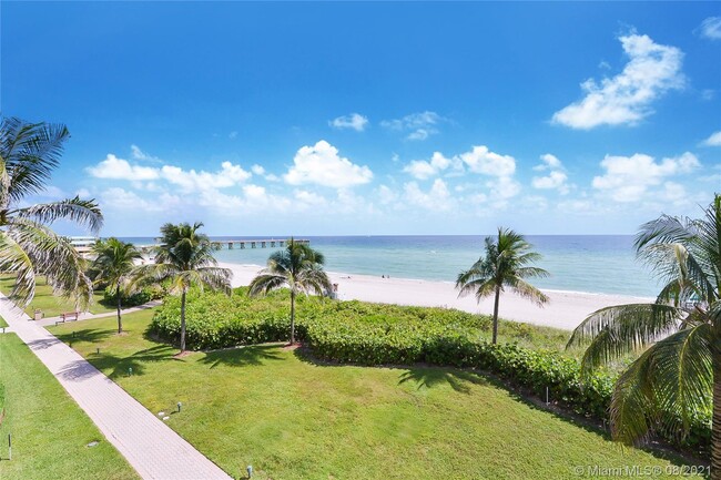 Foto del edificio - 16425 Collins Ave