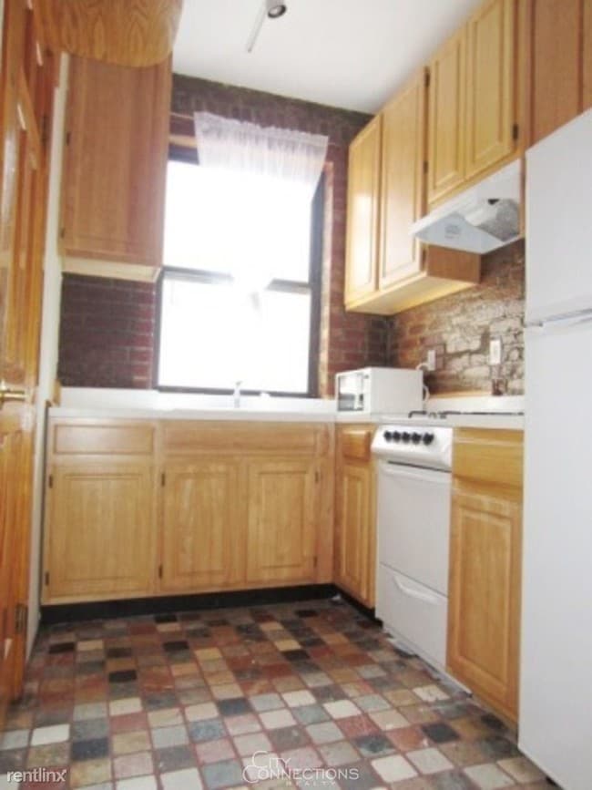 Building Photo - 107 Macdougal St