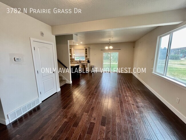 Building Photo - Beautiful 3 Bedroom Lehi Townhome! No Depo...
