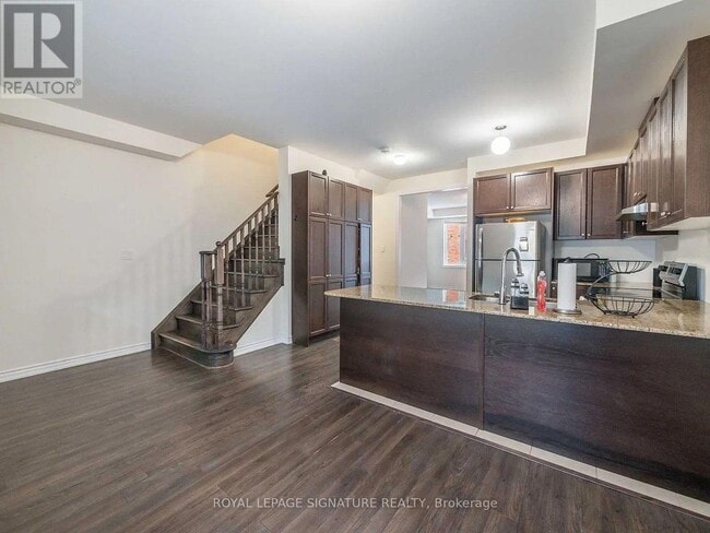 Building Photo - 31 Shiff Cres