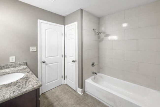 Foto del edificio - 7230 Yorktown Dr