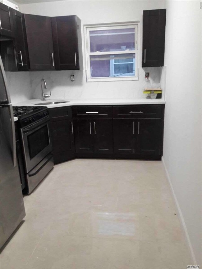 Foto del edificio - 106-05 Ditmars Blvd