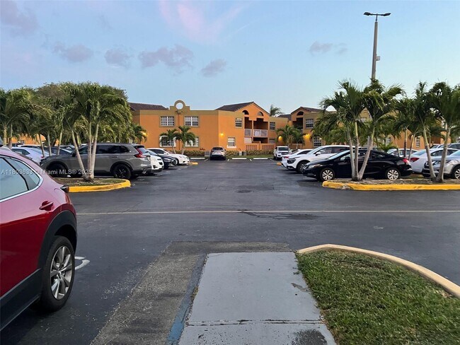 Foto del edificio - 9715 Fontainebleau Blvd