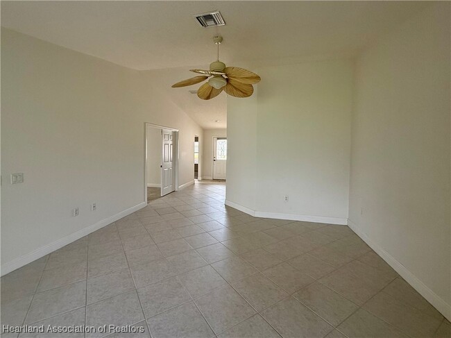 Foto del edificio - 3208 Pointe Ave