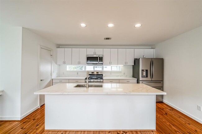 Building Photo - 5214 Blossom St