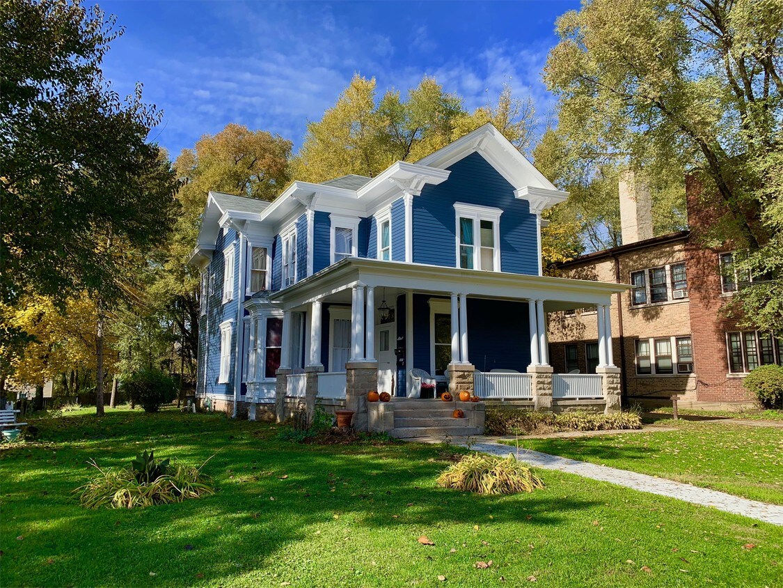 278 Douglas Ave Unit 2, Elgin, IL 60120 Apartment for Rent in Elgin