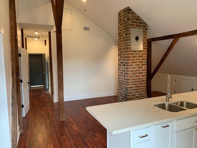 Foto del edificio - 913 Governor Nicholls St