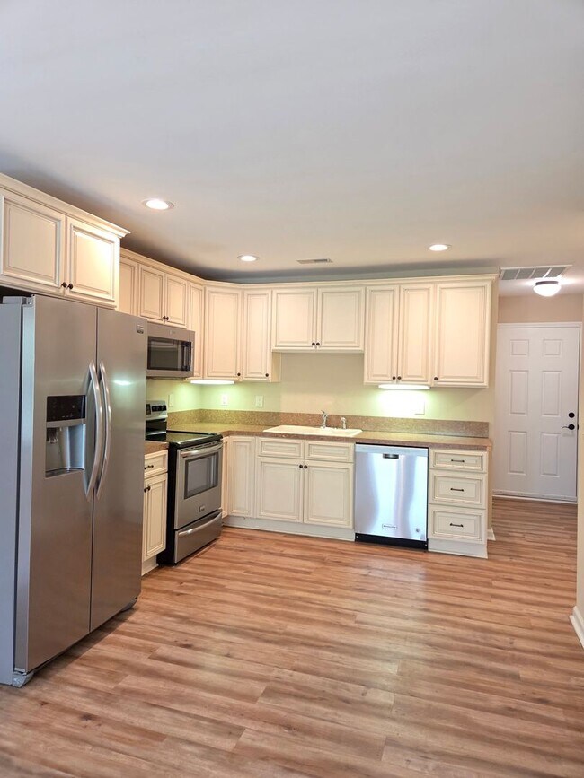 Building Photo - 2 bedroom in Sherills Ford