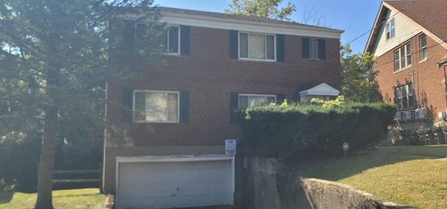 Building Photo - 2731 Powell Dr