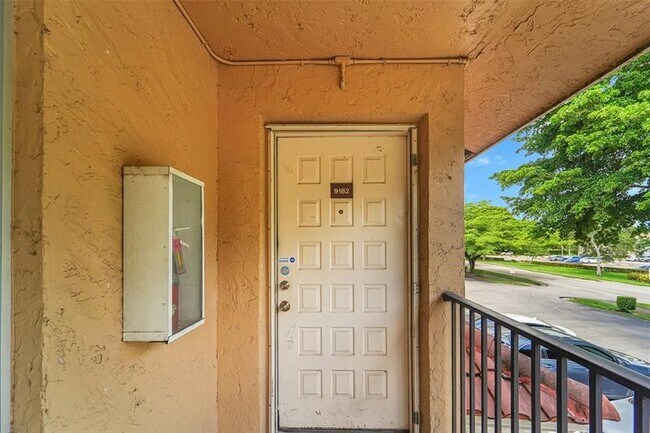 Foto del edificio - 9182 NW 40th St