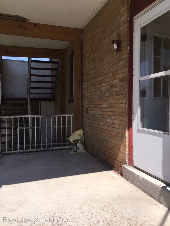 Building Photo - 2027 Crafton Blvd