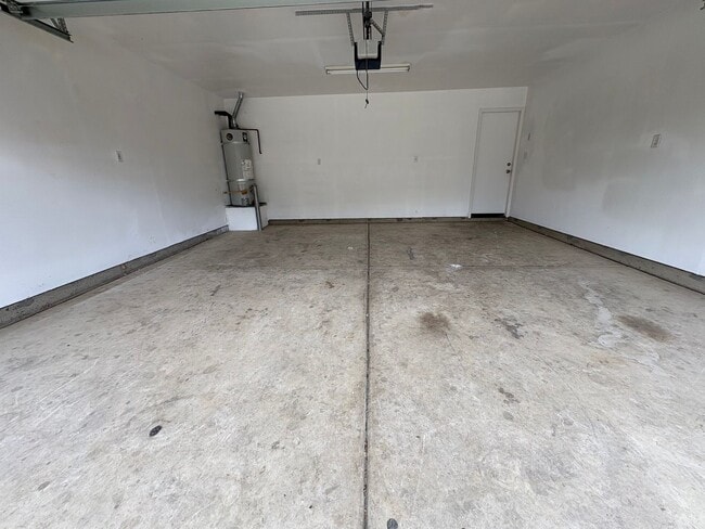 Building Photo - Charming home located in a quiet neighborh...
