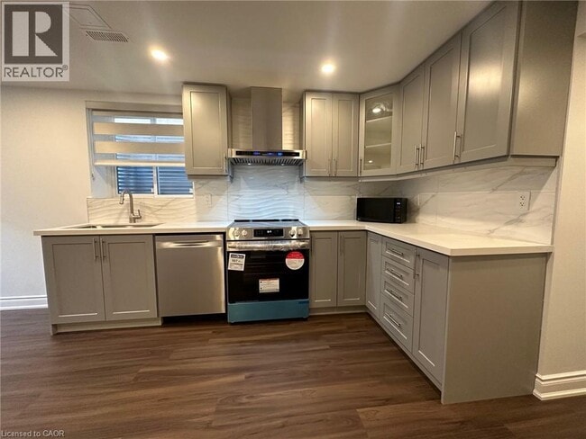 Building Photo - 481 Bergamot Ave