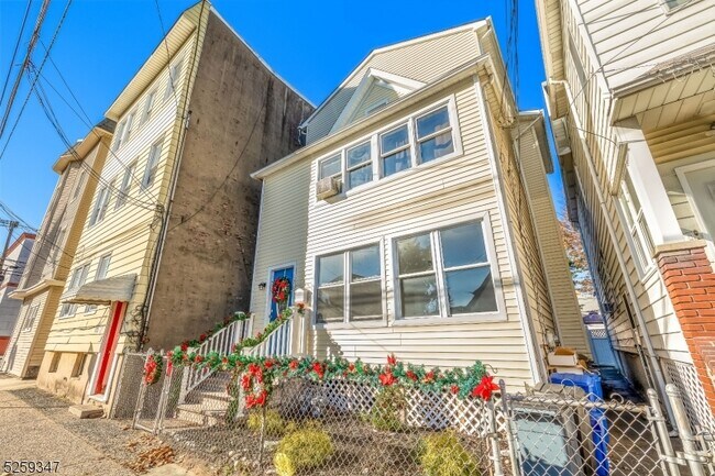 Foto del edificio - 175 Banta Ave