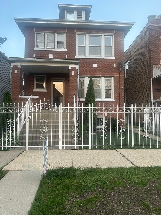 Building Photo - 5347 S Fairfield Ave