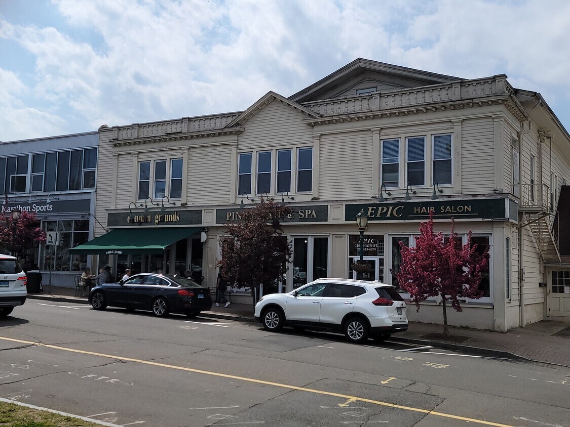 Primary Photo - 1094 Main St