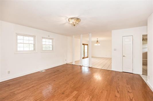 Foto del edificio - 911 Meadow Ln