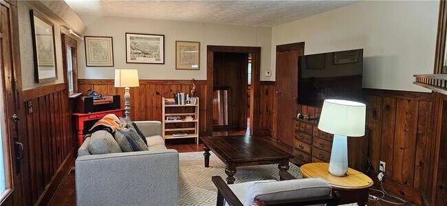 Building Photo - 4725 E Conway Dr NW
