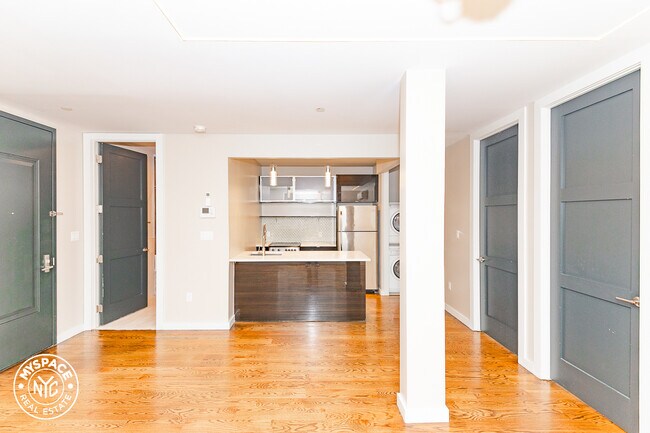 Building Photo - 133 Leonard St
