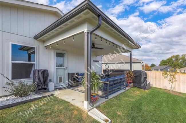 Building Photo - Brand NEW!! Spacious 3 Bed 2 Bath Home in Tonganoxie-Coming Soon!!