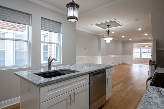 Building Photo - ??? NEWLY RENOVATED, LARGE, 3 BEDROOMS AND...
