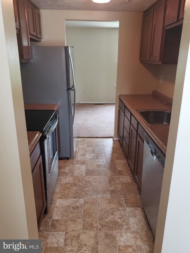 Building Photo - 1840 Dove Ct