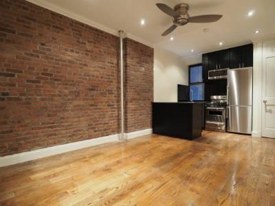 Foto principal - 438 W 52nd St