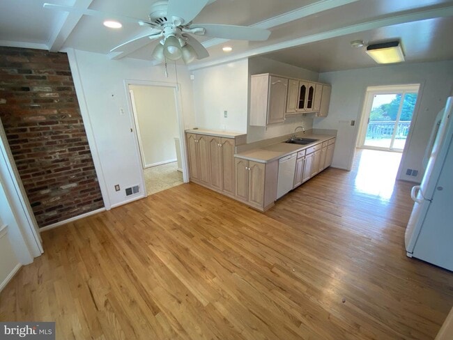Building Photo - 2982 Glenora Ln