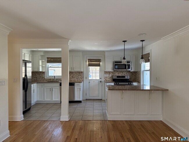 Foto del edificio - 46 Prudence Dr