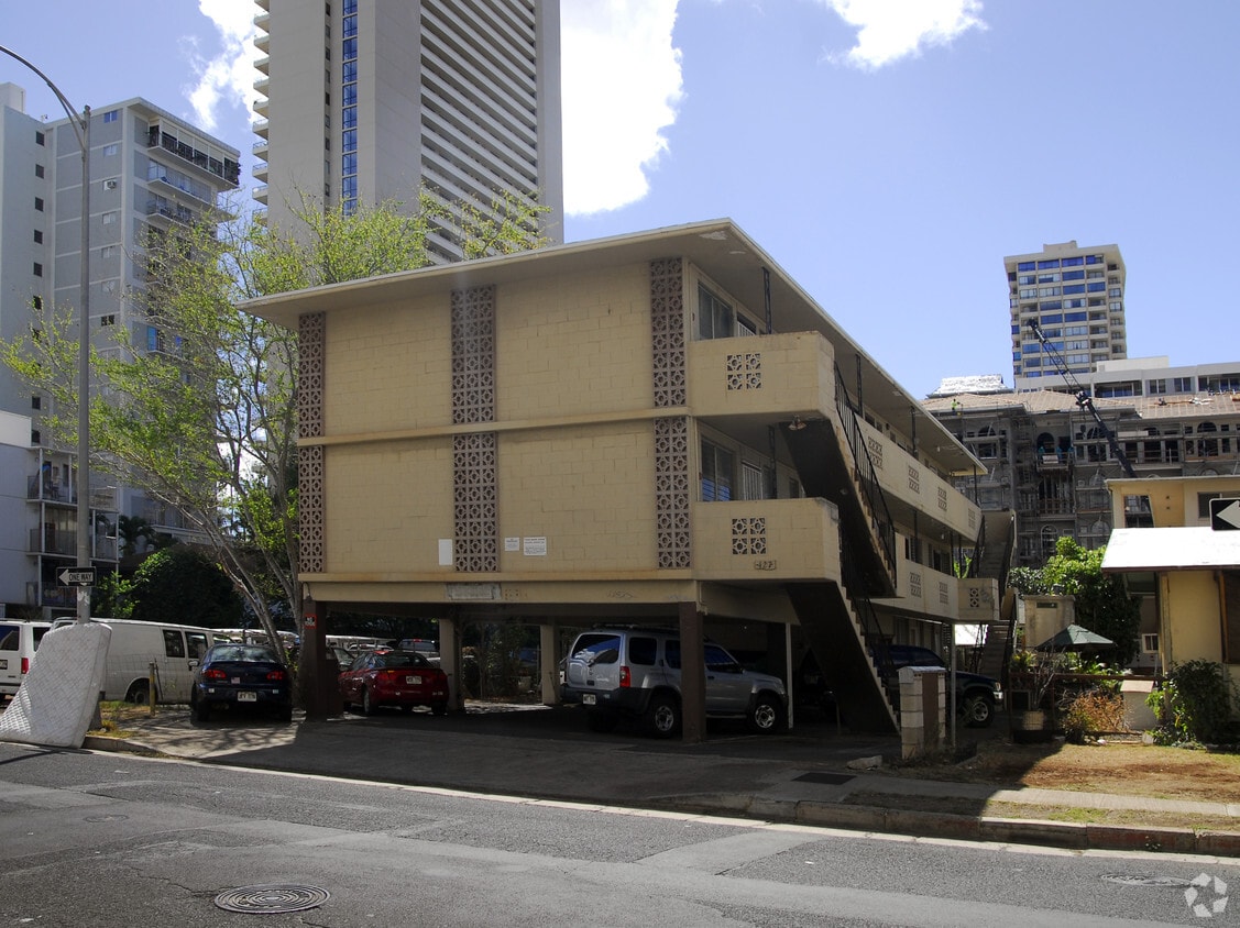 Building Photo - 427 Kalaimoku St