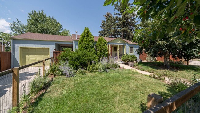 Building Photo - Charming ranch home in prime Patty Jewett ...