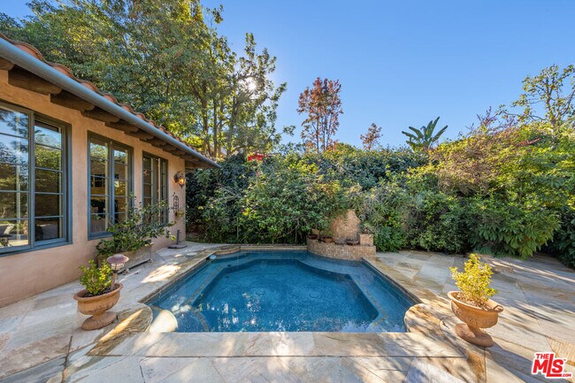 Building Photo - 15401 Brownwood Pl