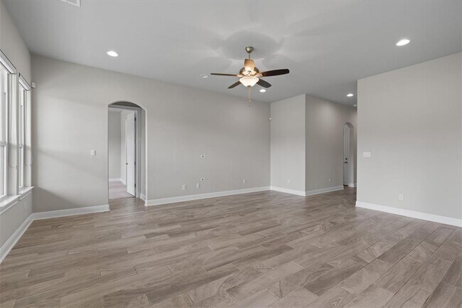 Building Photo - 4660 Katherine Dr
