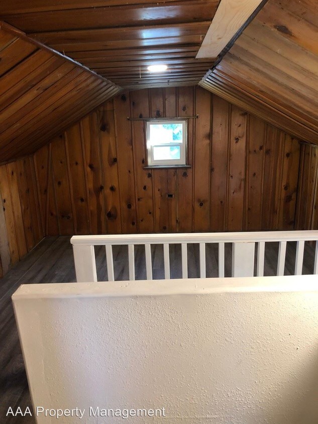 Building Photo - 3 br, 1 bath House - 2134 Stukel Ave.